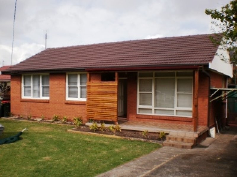 13 Old Lake Entrance Road, Oak Flats NSW 2529