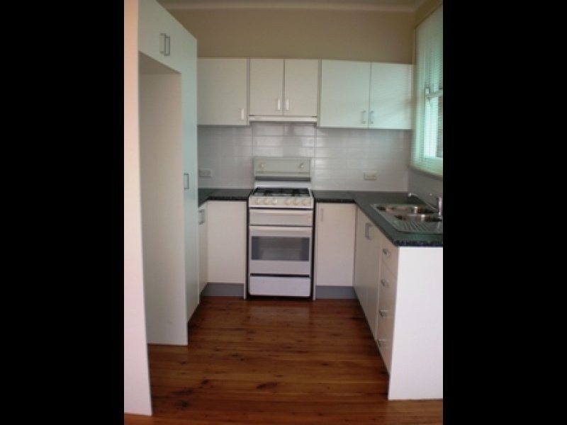 13 Old Lake Entrance Road, Oak Flats NSW 2529