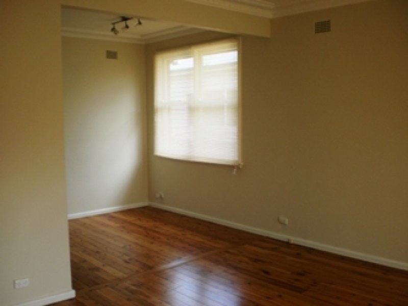 13 Old Lake Entrance Road, Oak Flats NSW 2529