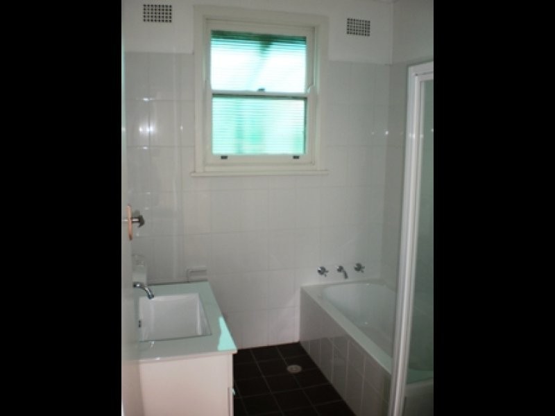 13 Old Lake Entrance Road, Oak Flats NSW 2529