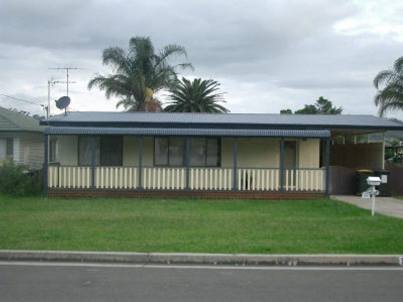 117 Parkes Street, Oak Flats NSW 2529