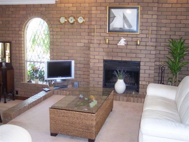 8 Mirrabooka Crescent, Hallett Cove SA 5158