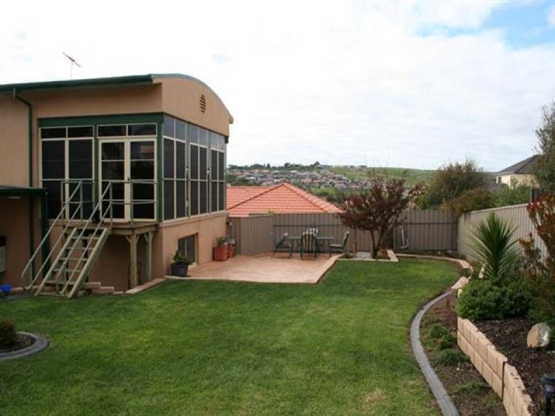 5 Freebairn Drive, Hallett Cove SA 5158