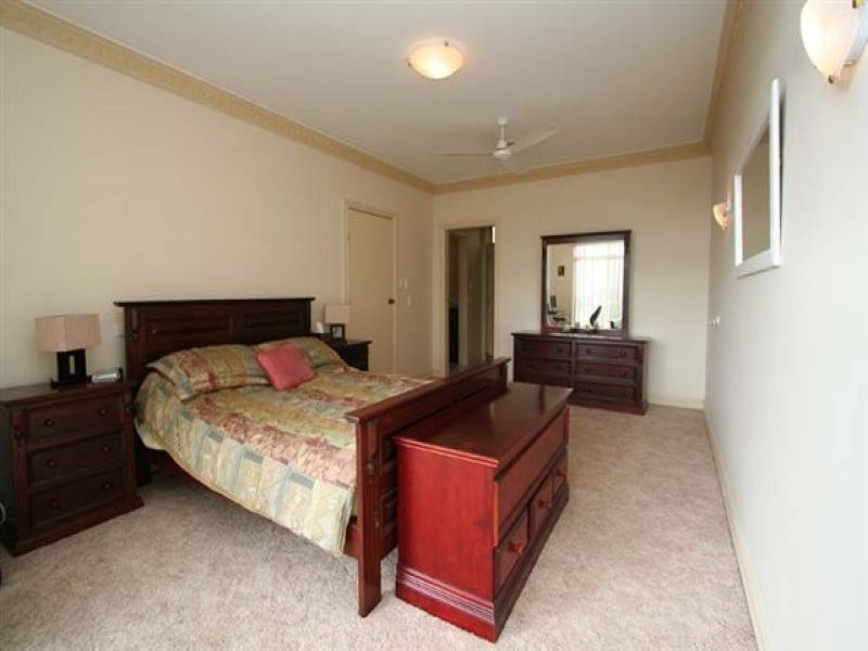 5 Freebairn Drive, Hallett Cove SA 5158