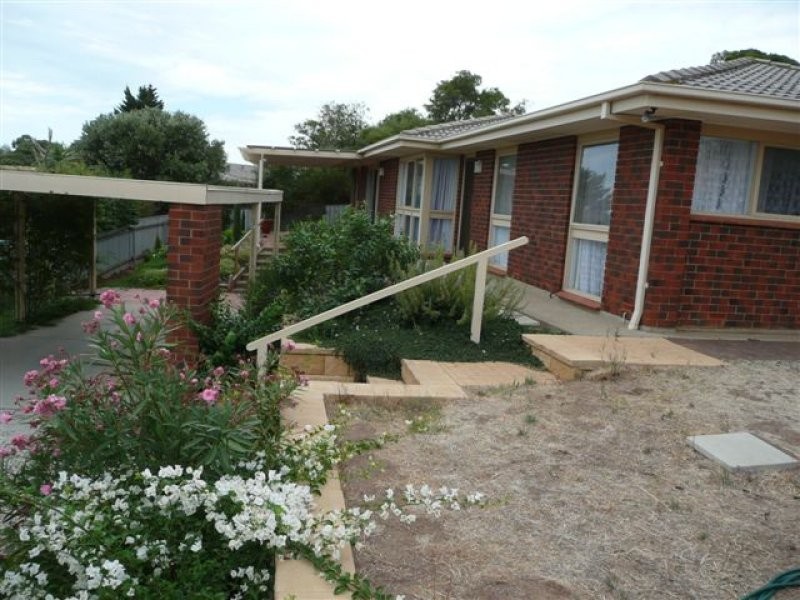 18 Manunda Way, Hallett Cove SA 5158