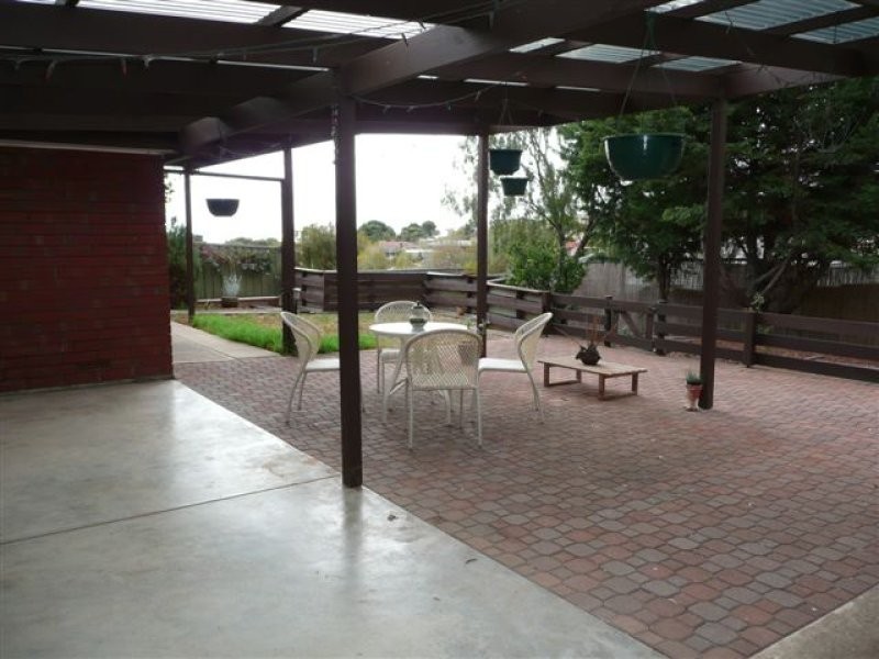 16 Minnipa Drive, Hallett Cove SA 5158