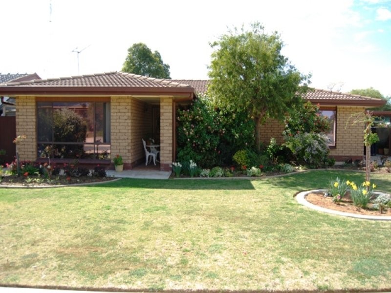 16 Dennis Street, Berri SA 5343