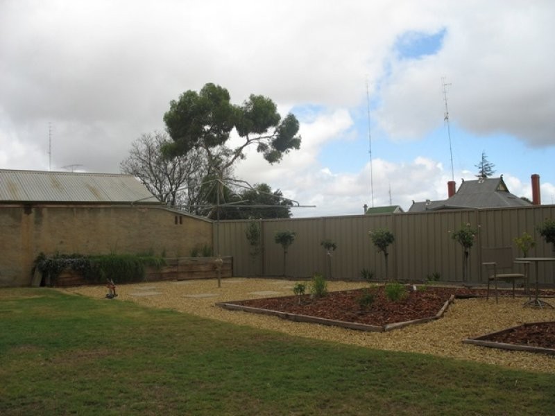 10 Lawrie Terrace, Waikerie SA 5330