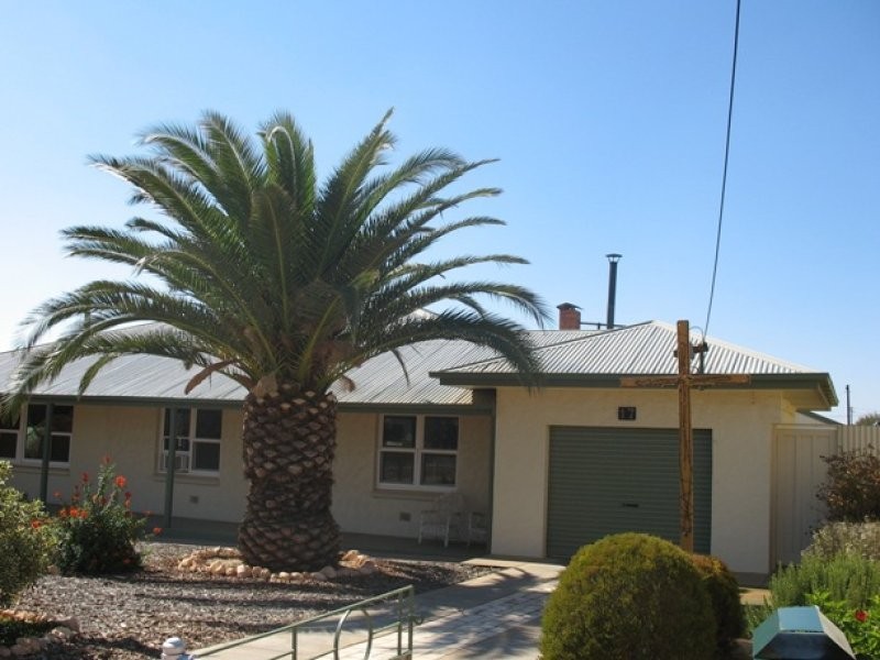 17 Colin Street, Loxton SA 5333