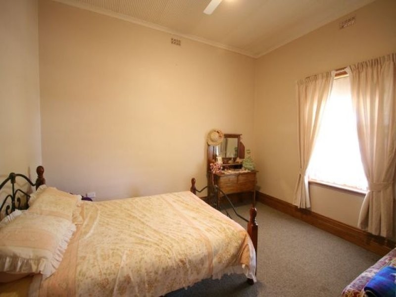 11 Sixth Street, Morgan SA 5320