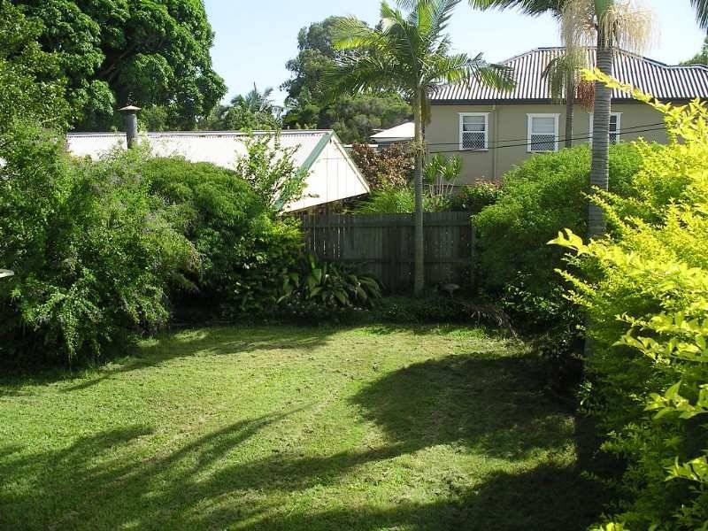 18 Bell Street, Woody Point QLD 4019