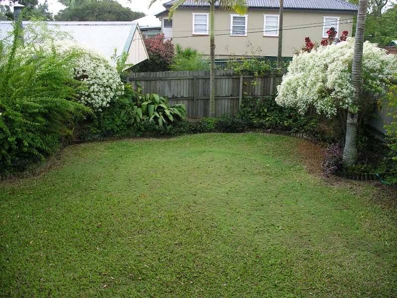18 Bell Street, Woody Point QLD 4019