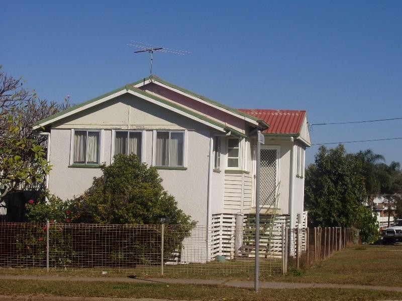 33 Marine Parade, Redcliffe QLD 4020