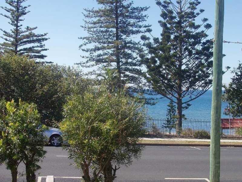 33 Marine Parade, Redcliffe QLD 4020
