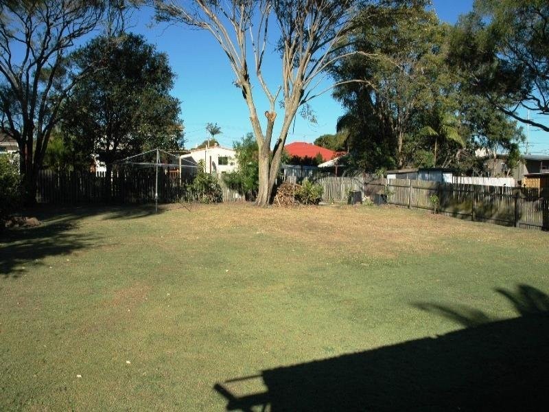 71 Shields St, Redcliffe QLD 4020