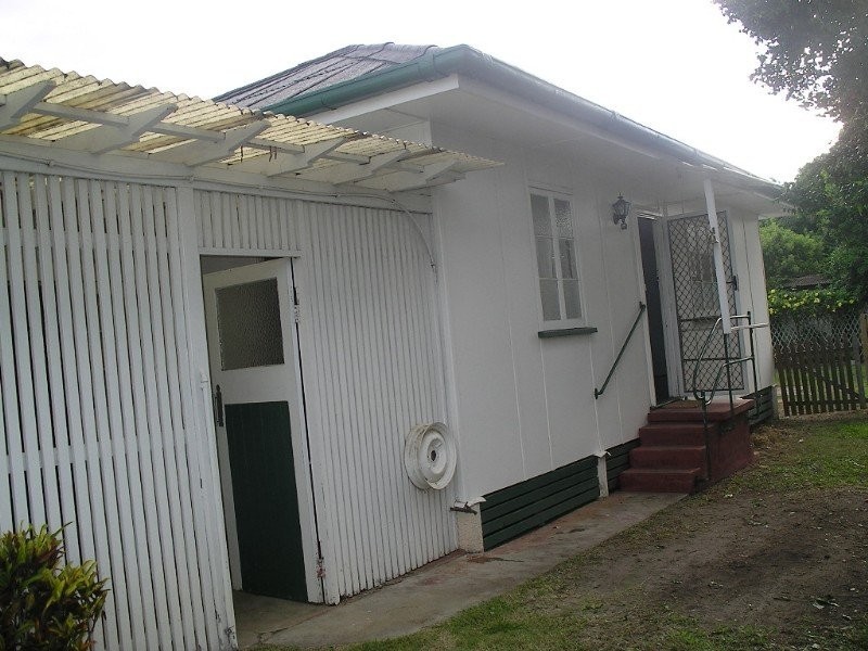 17 Donald Street, Woody Point QLD 4019