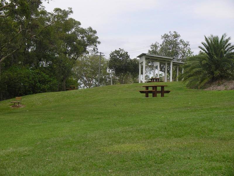 8 King St, Woody Point QLD 4019