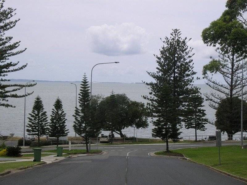 8 King St, Woody Point QLD 4019
