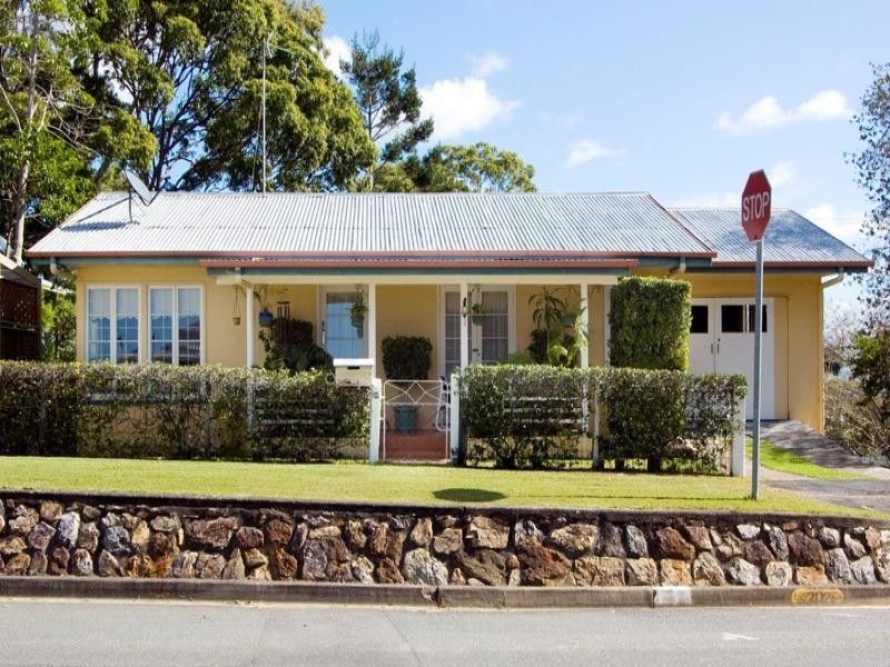 202 Ocean Parade, Burleigh Heads QLD 4220