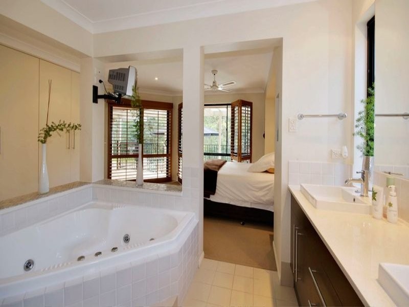 11 Skyline Terrace, Burleigh Heads QLD 4220