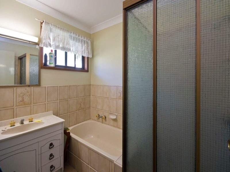 3 Palona Place, Ashmore QLD 4214