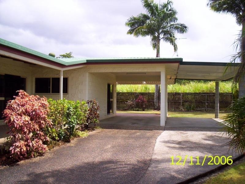 39 Middlemiss St, Mossman QLD 4873