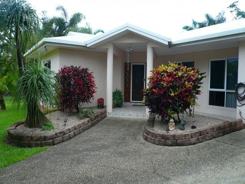 36 Middlemiss St, Mossman QLD 4873