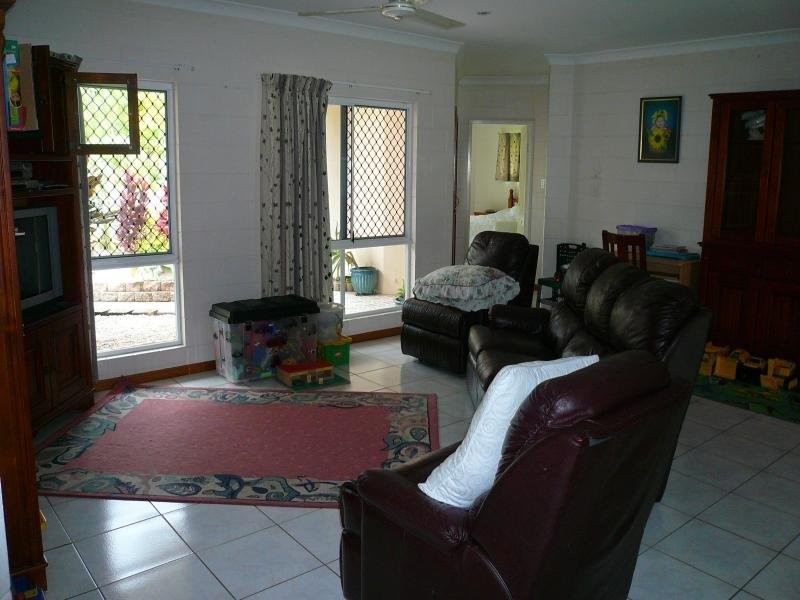 36 Middlemiss St, Mossman QLD 4873