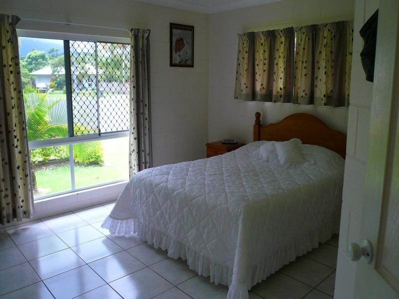 36 Middlemiss St, Mossman QLD 4873