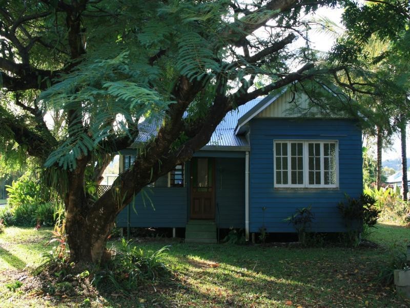 15 Hart Street, Mossman QLD 4873