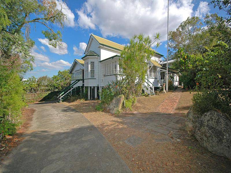 2 Castleton Street, Hamilton QLD 4007