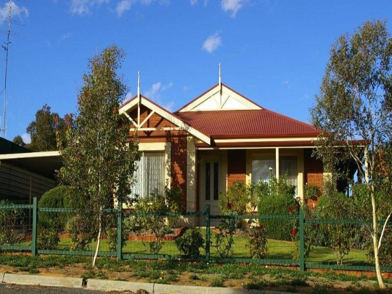 8 Elenore Ave, Paringa SA 5340