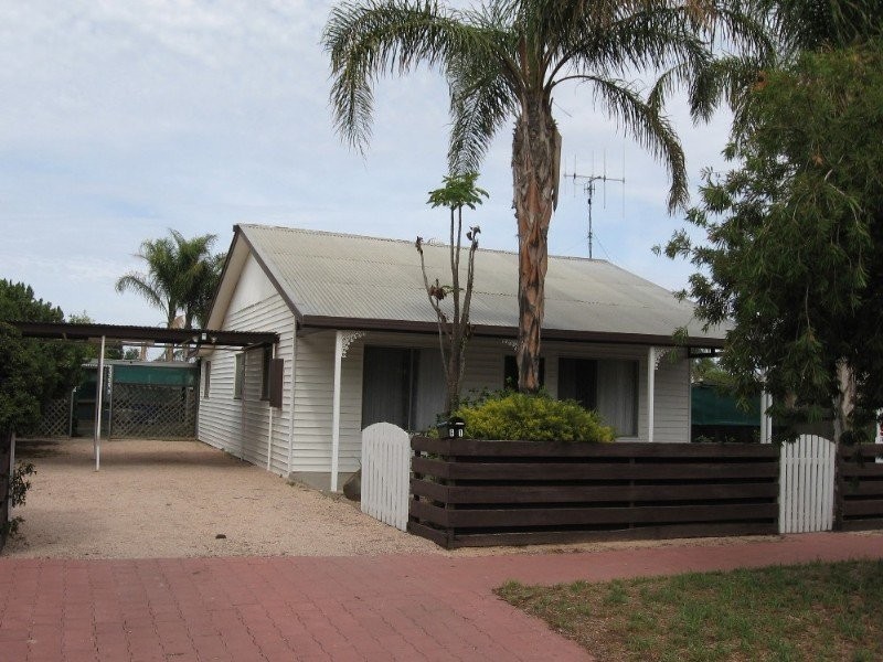 61 Tenth St, Renmark SA 5341
