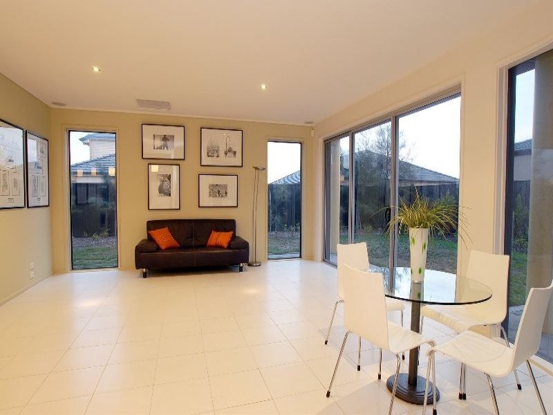 13 Burdekin Boulevard, Waterways VIC 3195