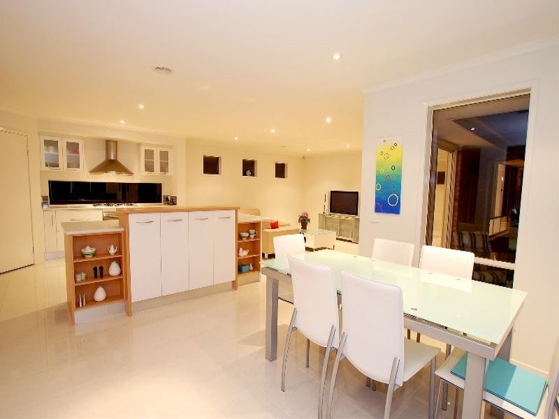 14 Shoalwater Drive, Waterways VIC 3195