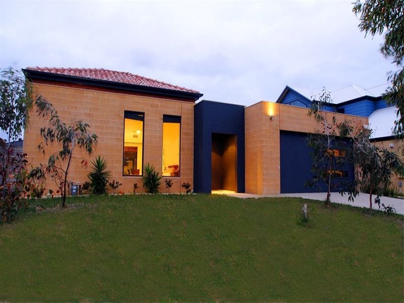 23 Waterside Drive, Waterways VIC 3195