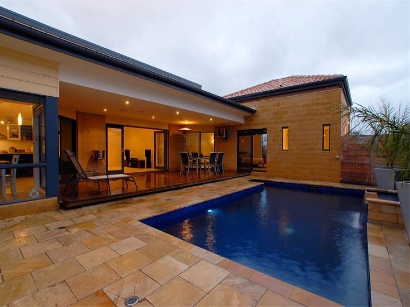 23 Waterside Drive, Waterways VIC 3195