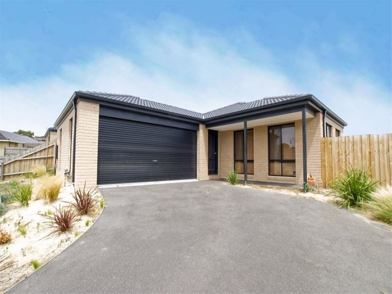 6 Ella Paige Place, Carrum Downs VIC 3201