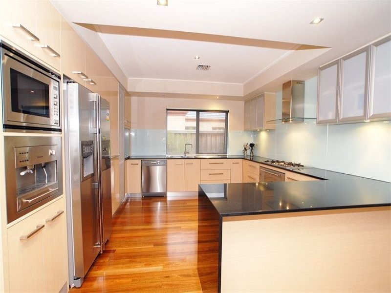 7 Burdekin Boulevard, Waterways VIC 3195