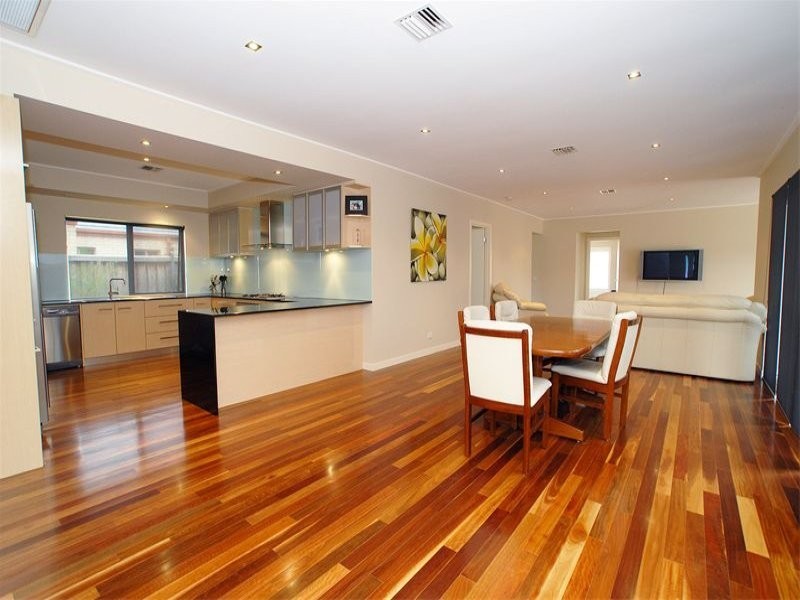 7 Burdekin Boulevard, Waterways VIC 3195