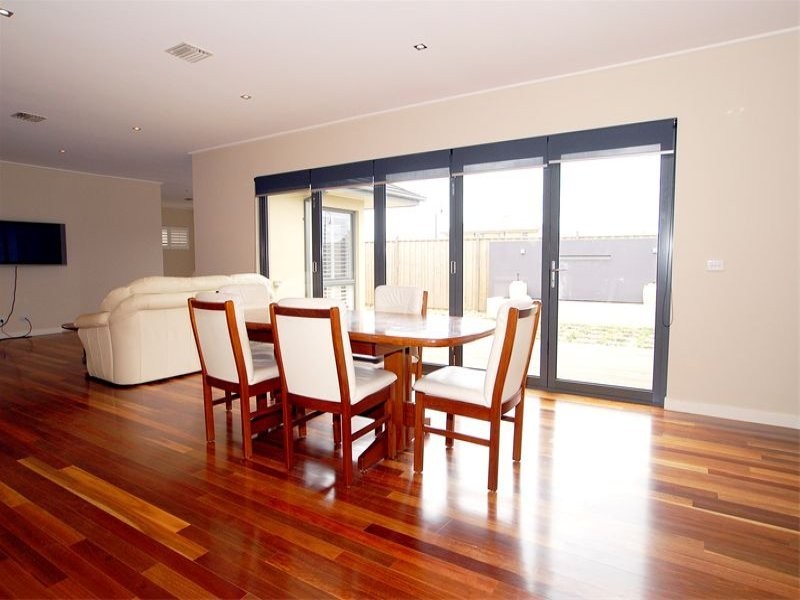 7 Burdekin Boulevard, Waterways VIC 3195