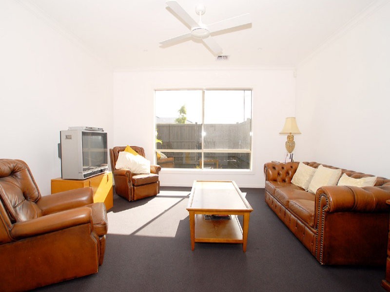 1 Lorikeet Lane, Waterways VIC 3195