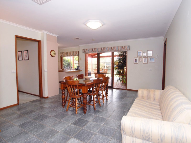 15 Bianca Drive, Aspendale Gardens VIC 3195
