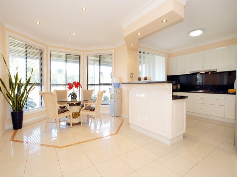 37 Macquarie Circle, Waterways VIC 3195