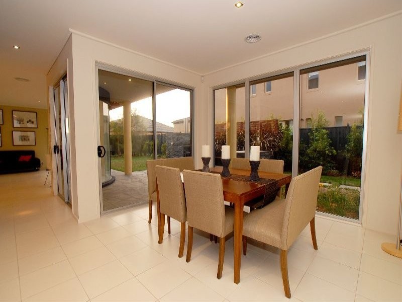 13 Burdekin Boulevard, Waterways VIC 3195