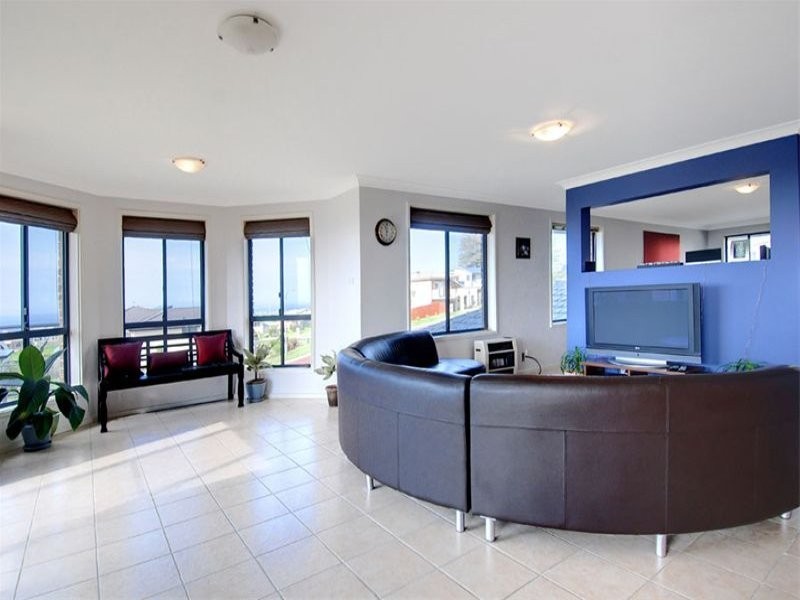 9 Price Avenue, Kiama NSW 2533