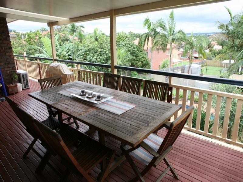 9 Hearnville Street, Robertson QLD 4109