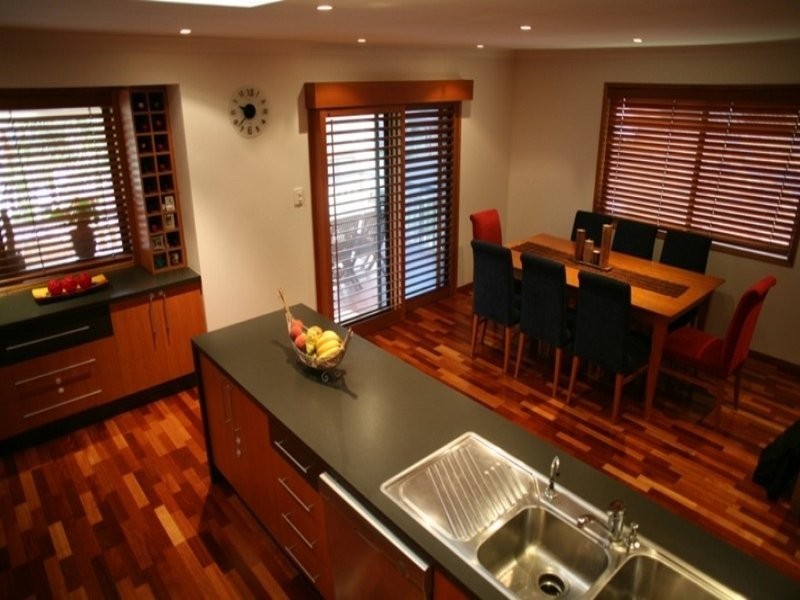 9 Hearnville Street, Robertson QLD 4109