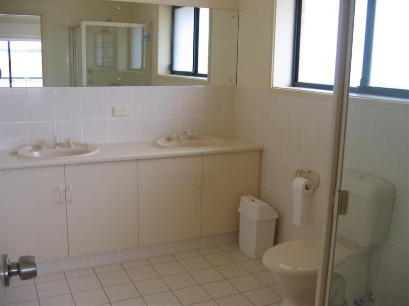 10 Wentworth Parade, Hindmarsh Island SA 5214