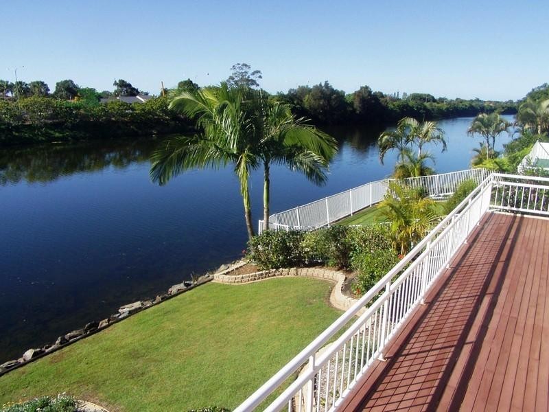 34 Emerton Crescent, Robina QLD 4226